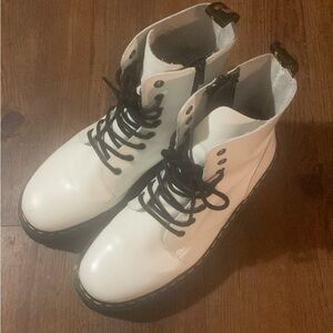 Doc Martens Platform Jadon Lace-up Boots